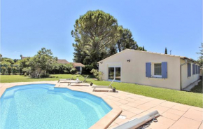 Stunning home in Velleron w/ Outdoor swimming pool, WiFi and 3 Bedrooms